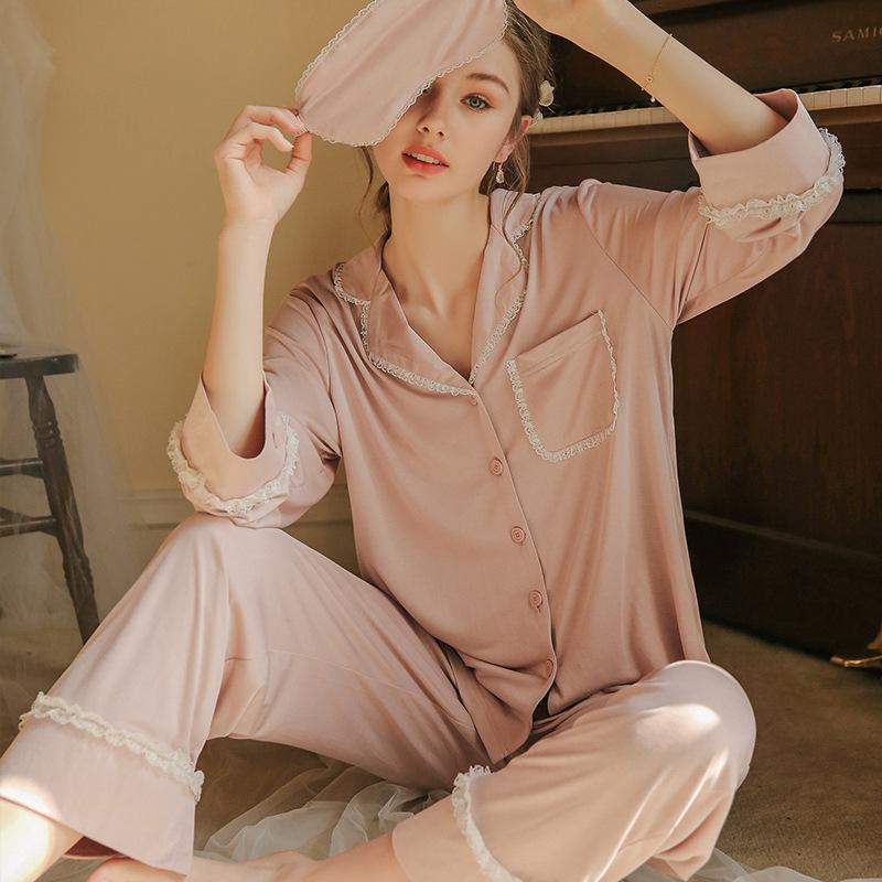 Pyjama avec bande en dentelle 