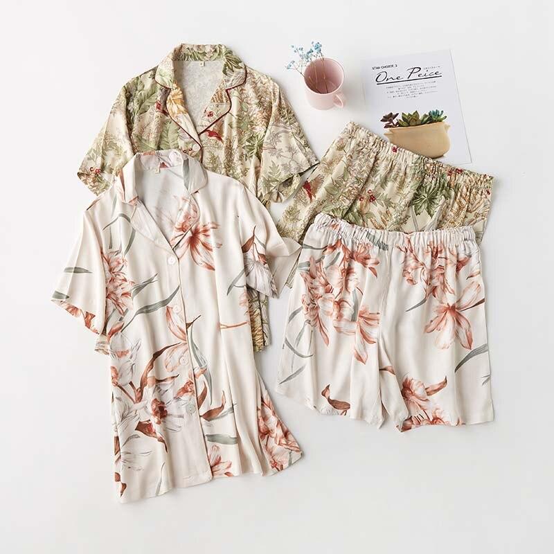 Floral print women's loungewear set including short-sleeve shirt and shorts, perfect for comfort and style.